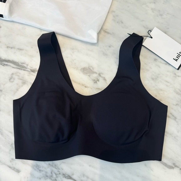 Knix Pullover Size XXS in Color black Style Code KXBRA104 with Zip Travel pouch - Picture 2 of 5